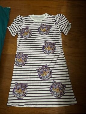 Striped White & Purple Tiger Appliqué Short-Sleeve Dress